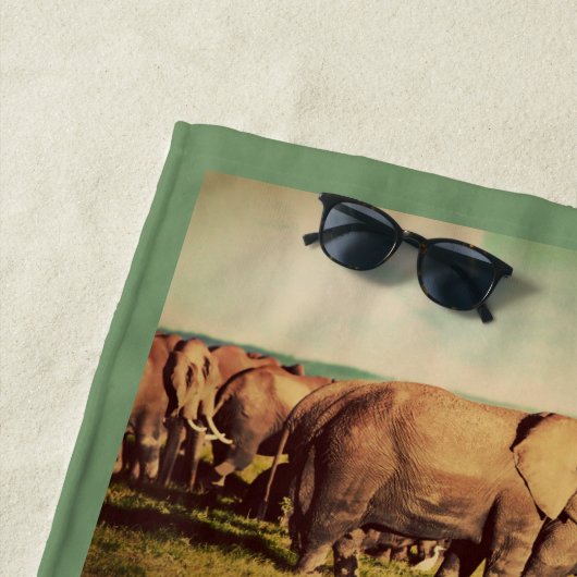 Éléphants OU VOTRE serviette de plage nommée faite (En situation)