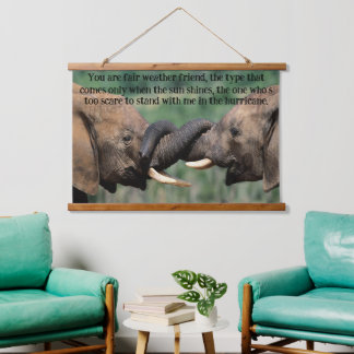 Elephants samen met elkaar, met elkaar verbonden. hangend wandkleed