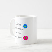 Élevant les humains minuscules une tasse à la fois (Devant gauche)