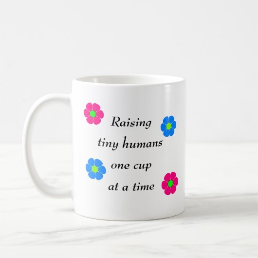 Élevant les humains minuscules une tasse à la fois (Gauche)