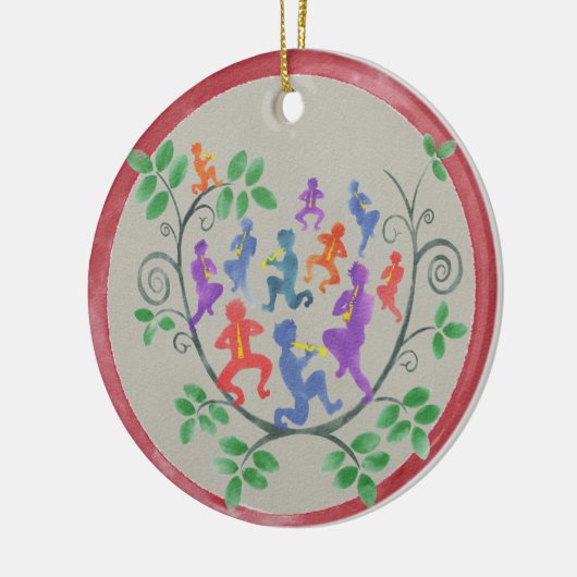 Elf pipers met kerstversiering keramisch ornament (Links)