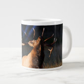 Elk Charging Grote Koffiekop (Voorkant rechts)