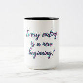 Elk einde is een nieuw begin tweekleurige koffiemok (Center)