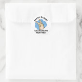Elke Bunny was Kung Fu die tegen Funny Rabbit Pun  Ronde Sticker (Tas)
