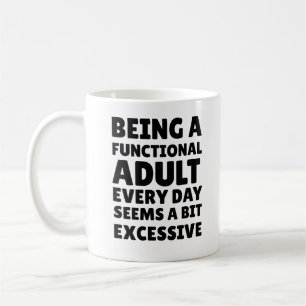 Elke dag een functioneel volwassene zijn lijkt een koffiemok
