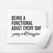Elke dag een functioneel volwassene zijn muismat (Met muis)