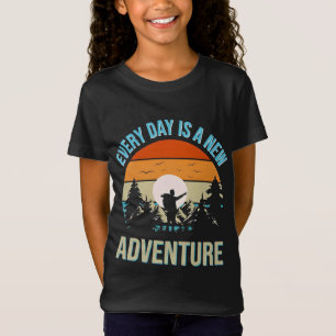 Elke dag is een nieuwe avonturenretro zonsondergan t-shirt