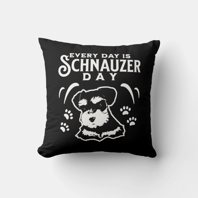 Elke dag is het Schnauzer Day Kussen (Voorkant)