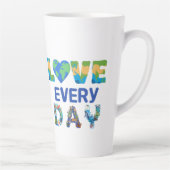 Elke dag liefde op aarde latte mok (Rechts)