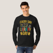 Elke dag zou de boekworm van de bibliotheekdag moe t-shirt (Voorkant volledig)