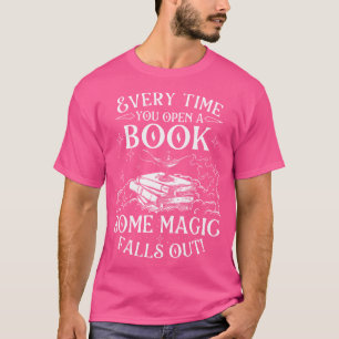 Elke Keer Dat Je Een Boek Opent Valt Wat Magie Uit T-shirt