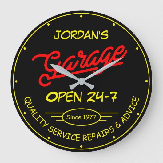 Elke naam Garage Datum Geel rood Retro Black Grote Klok (Voorkant)