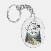 Elke reis begint met een enkele stap wandelen sleutelhanger (Voorkant Links)