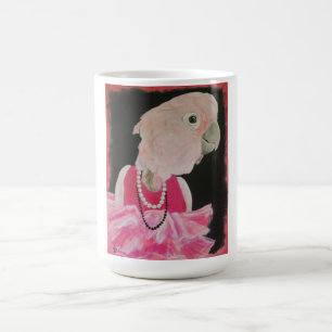 Ella assez dans la tasse de café rose