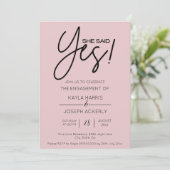 Elle a dit Oui Dusty Rose Fiançailles Invitation (Debout devant)