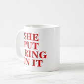 Elle a mis une bague sur elle Mug Fiançailles Vale (Devant gauche)