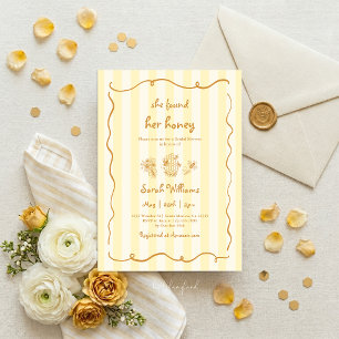 Elle a trouvé son invitation de Baby Shower de mar