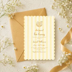 Elle a trouvé son invitation de baby shower de mar