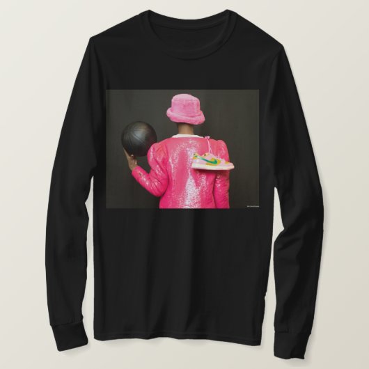 Elle a un t-shirt Game (Design devant)