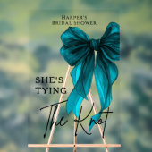 Elle Attache le Nœud Papillon Turquoise de Bienven (Neutre)