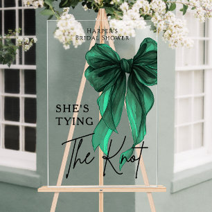 Elle Attache Le Nœud Signe De Bienvenue Arc Vert