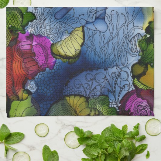 Elle coule la serviette de cuisine (Plié)