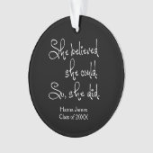 Elle Croyait Qu'Elle Pourrait Être Diplômée (devant)