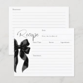 Elle est en train de nouer la carte de recette de (Devant / Derrière)