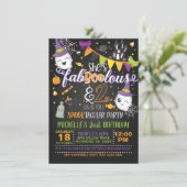 Elle est fière et deux Invitation d'anniversaire - (Debout devant)