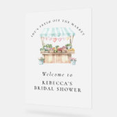 Elle est fraîche sur la Fête des mariées du marché (Angle)