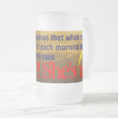 Elle est vers le haut de tasse (Devant droit)