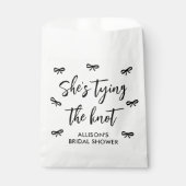 Elle Noue le Nœud Noir Sacs Cadeaux pour la Mariée (Devant)