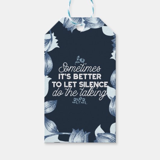 Eloquent Silence Quote Art voor Serene Decor Cadeaulabel (Voorkant)