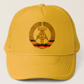 Emblem der DDR - Nationaal Embleem van de DDR Trucker Pet (Voorkant)