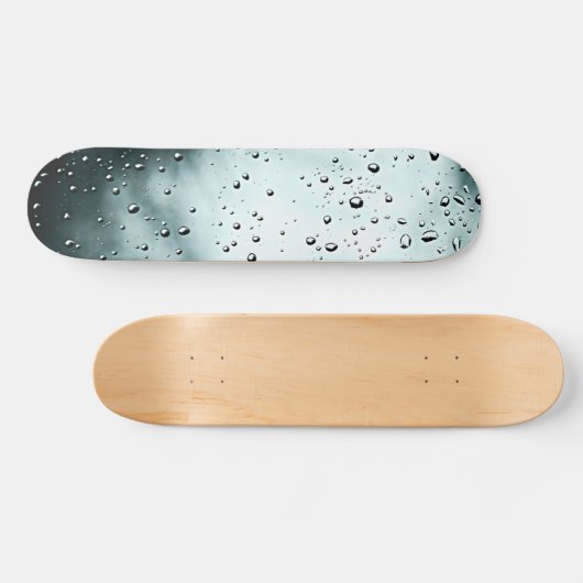 Embrassez la sérénité avec Rainy Day Skateboard (Horz)