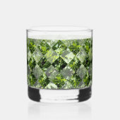 Emerald Elegance: groene bladeren in diamantvorm, Whisky Glas (Voorkant)
