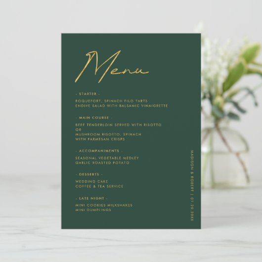 Emerald Gold Modern Typographie Mariage Table Menu (Debout devant)