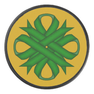 Emerald Green Clover Ribbon door Kenneth Yoncich Hockey Puck