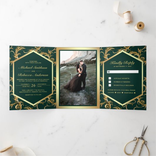 Emerald Green Gold Flourish Swirl Wedding Photo Drieluik Uitnodiging (Binnen)
