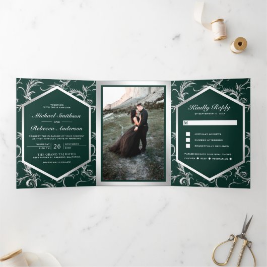 Emerald Green Silver Flourish Swirl Wedding Photo Drieluik Uitnodiging (Binnen)