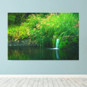 Emerald Stillness by the Garden Falls Canvas Afdruk (Insitu (Houten vloer))