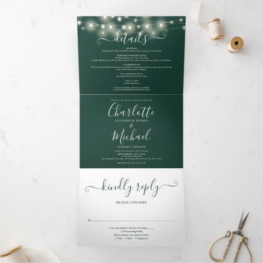 Emerald String Lights Script Monogram Trouwkaart Drieluik Uitnodiging (Binnen)