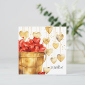 Emmer vol met rode harten en gouden liefdesharten kaart (Staand voorkant)