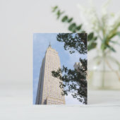 Empire State Building ... Carte postale New York (Debout devant)