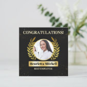 Employé de la carte de reconnaissance du mois (Debout devant)