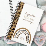 Empreinte de léopard Rainbow Stay Positive Quote 2<br><div class="desc">Restez positif Travaillez dur Faites-le se produire,  planificateur personnalisé avec design empreinte de léopard arc-en-ciel. Simple,  girly et tendance avec une citation moderne en typographie lettrée à la main - parfait pour les mamans d'école,  de bureau et multi-tâches !</div>