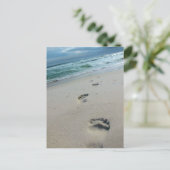 Empreintes dans la carte postale de sable (Debout devant)