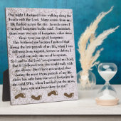 Empreintes dans le sable avec la Plaque Jésus (Côté)