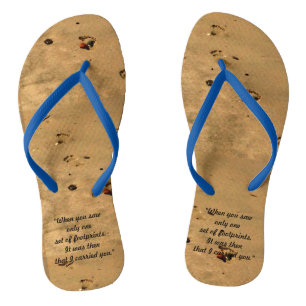 Empreintes dans les tongs de sable