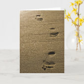 Empreintes de pas dans la carte de voeux de sable (Fleur jaune)
